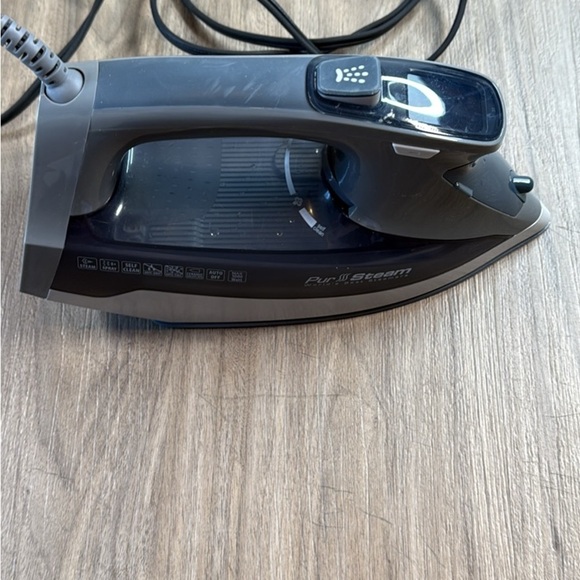 Pur Steam Iron - Black and Gray - Picture 3 of 7